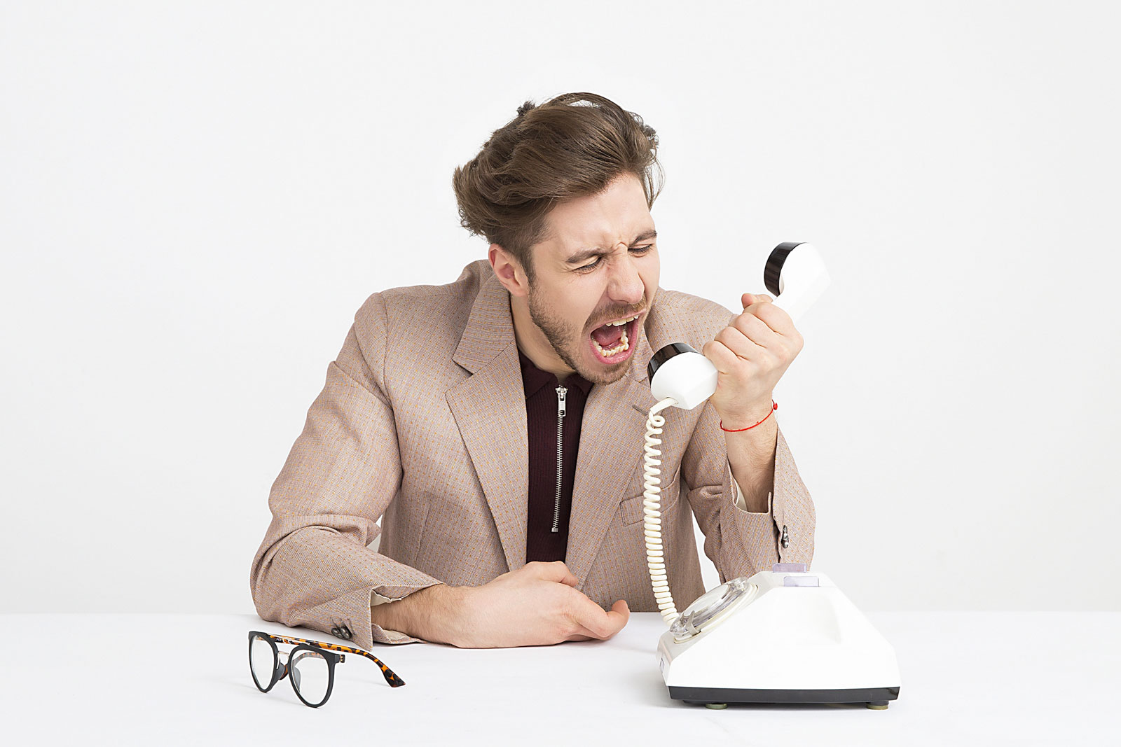 Typically, exhibitors are just using whatever lead capture software the exhibit house or show provider might give them. They show up at the event and they say, "Hey, here's what you're using for capture", and they just go with the flow. Here are five problems result from using generic lead capture solutions...