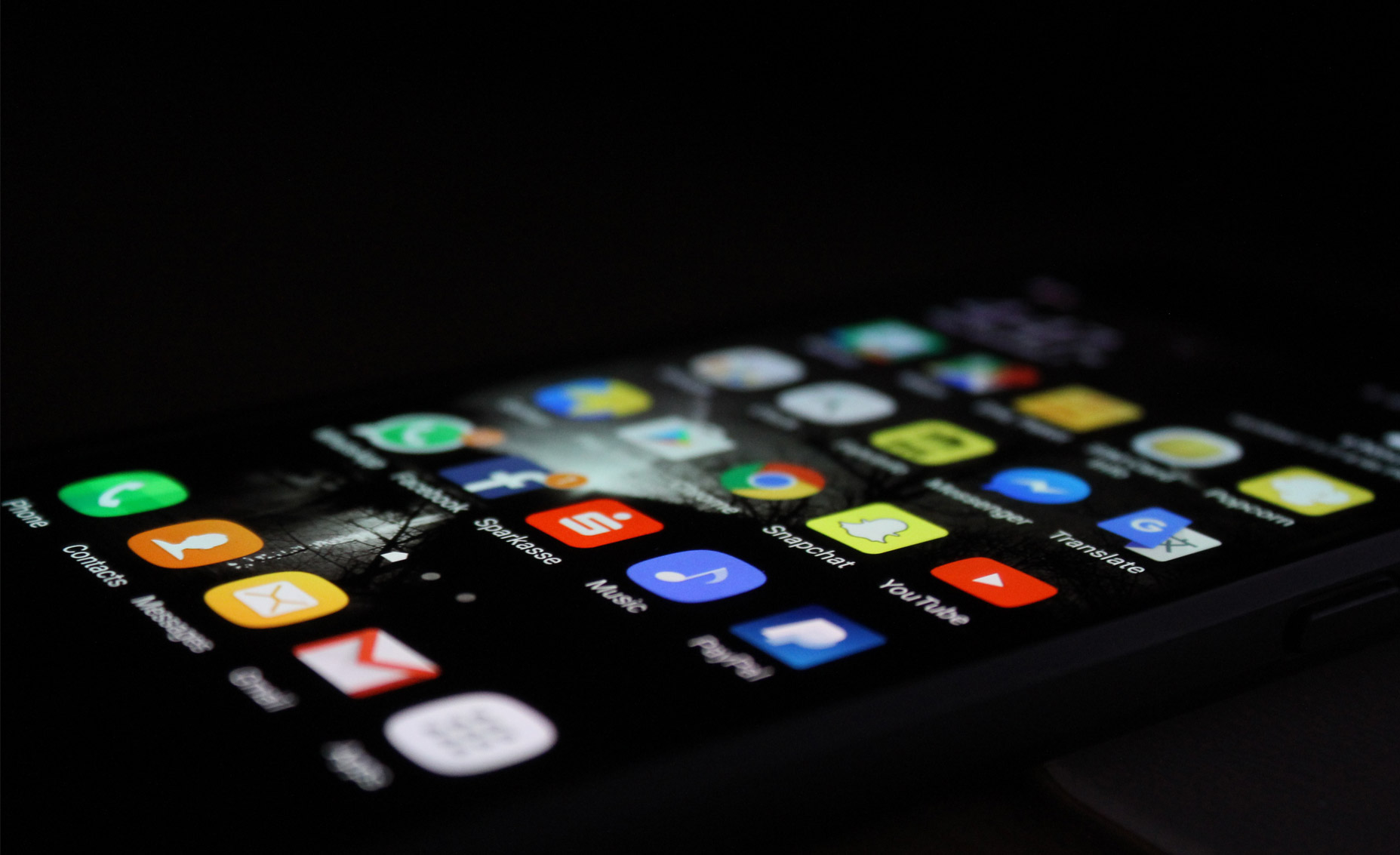 Since going to market with Captello in 2019, we’ve learned a lot. We saw several enterprises switch from using custom built lead capture apps to our off-the-shelf solution. Instead of realizing the pitfalls of custom built apps before it’s too late, or jumping into an early decision that could prove to have a much higher total cost of ownership, we thought we’d help you get ahead of things with some helpful tips.